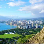 Newly Renovated Studio With Rooftop Pool & Near Waikiki Beach!