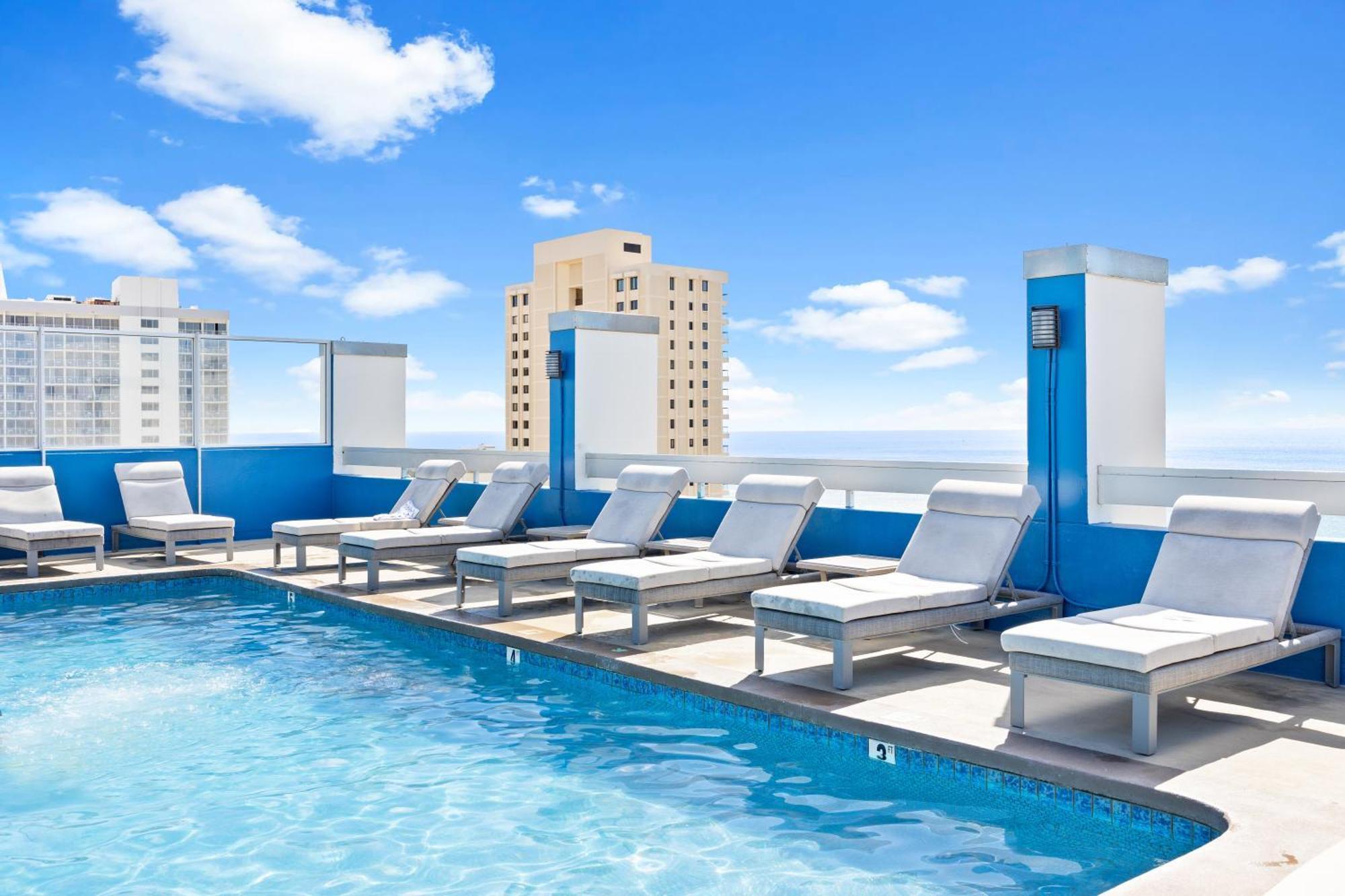 Newly Renovated With Rooftop Pool & Near Waikiki Beach! * Honolulu