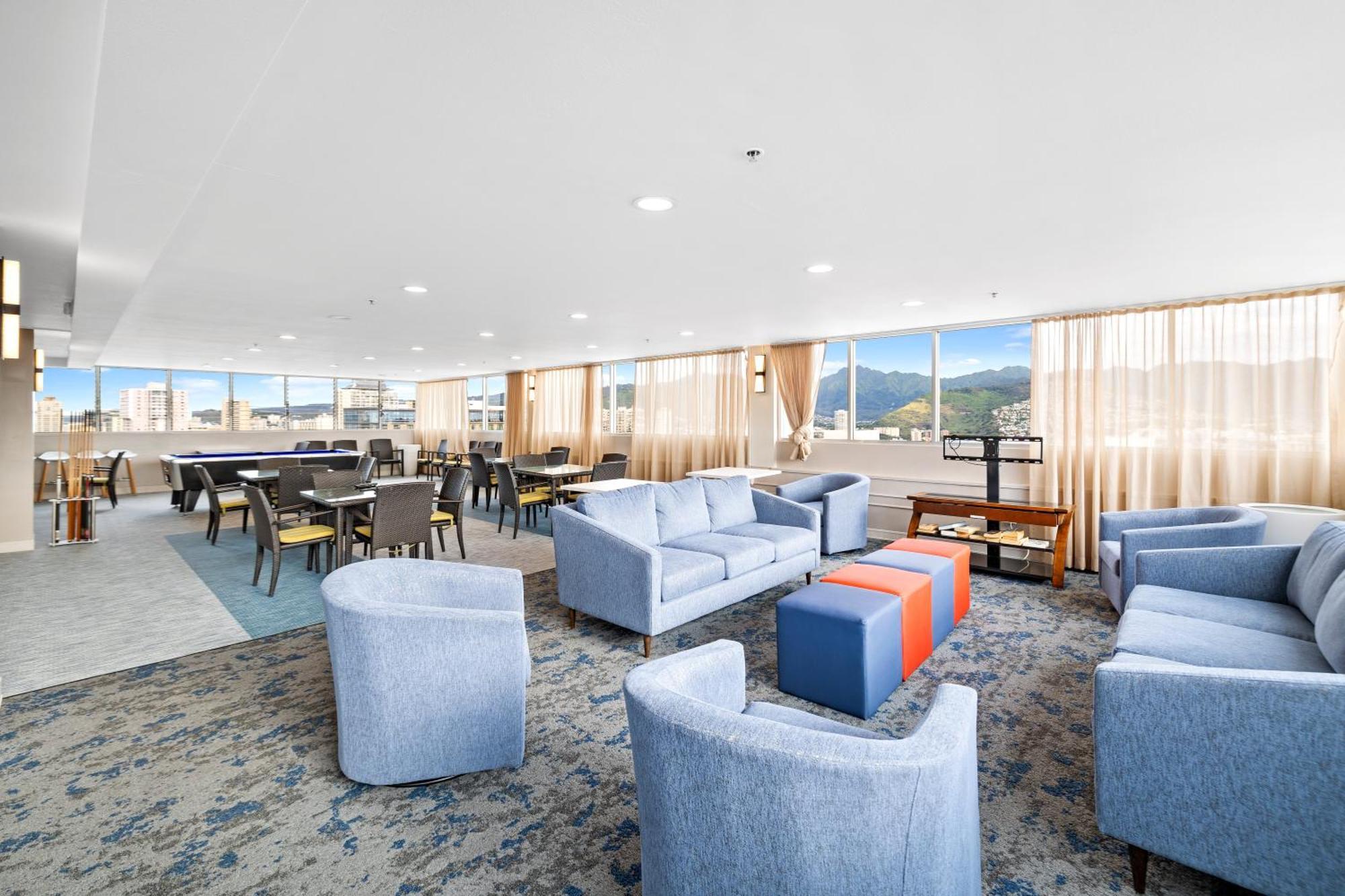 Newly Renovated With Rooftop Pool & Near Waikiki Beach! Apartment *