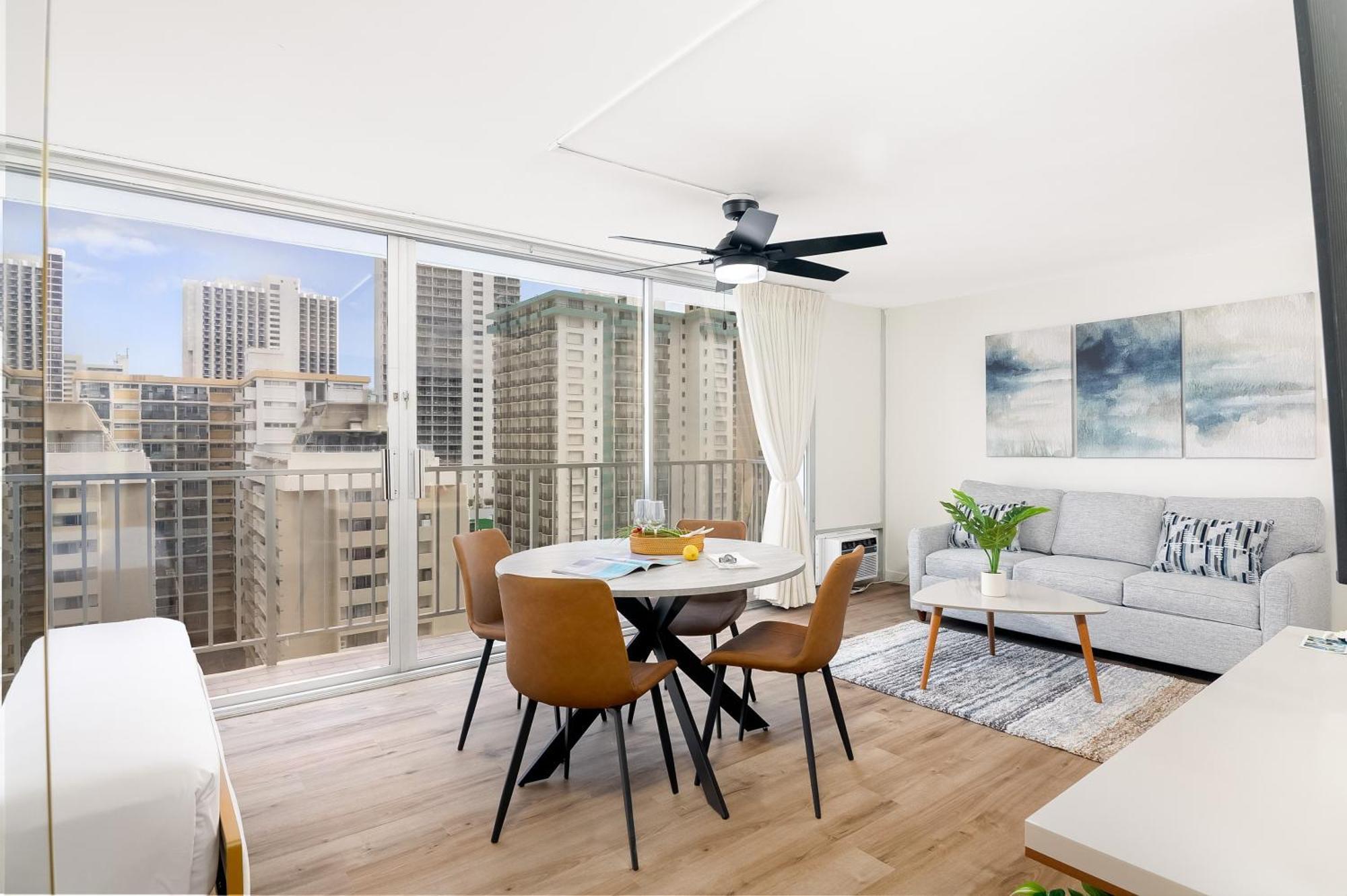 Newly Renovated With Rooftop Pool & Near Waikiki Beach!
