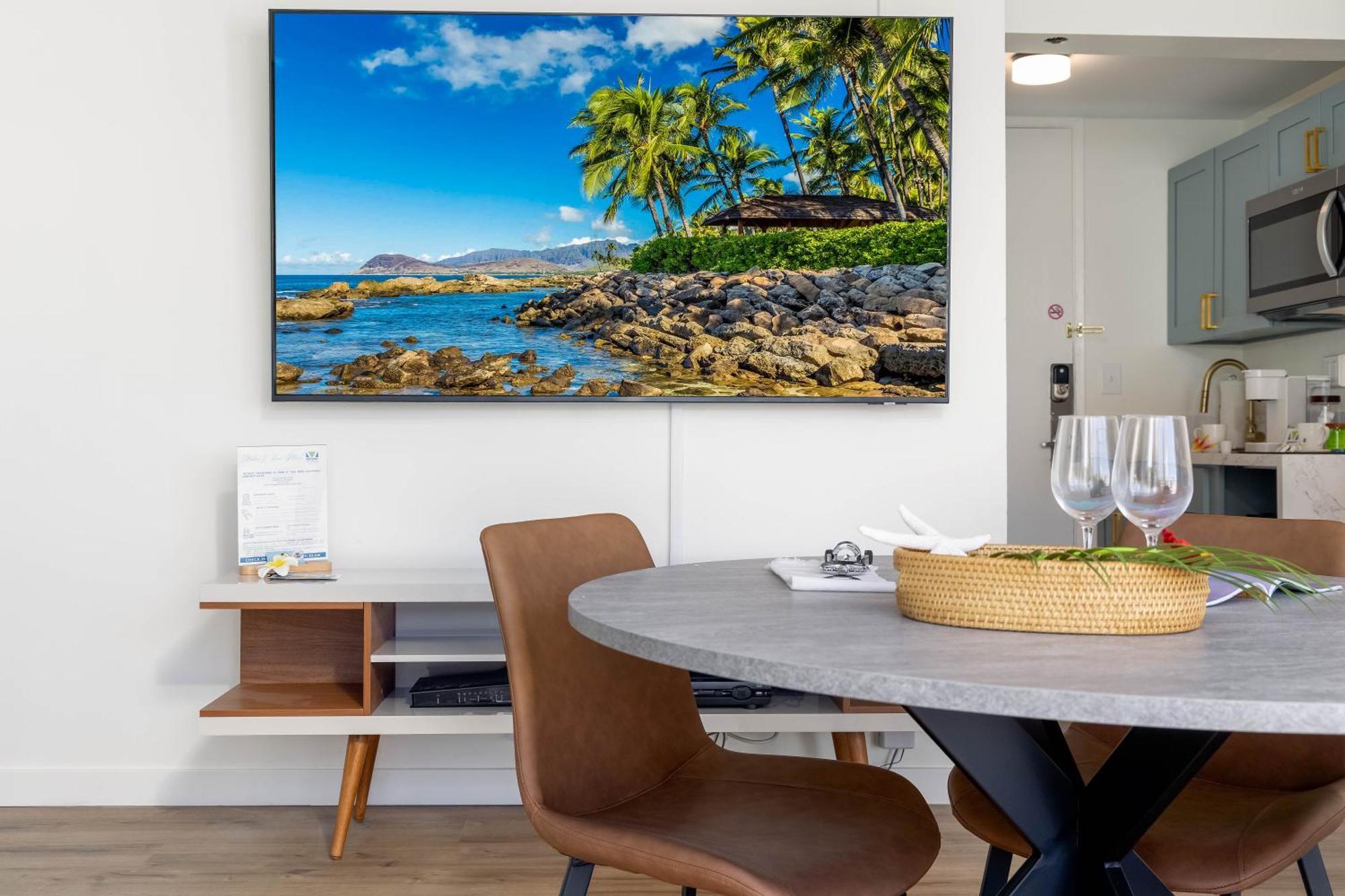 Newly Renovated With Rooftop Pool & Near Waikiki Beach! Apartment *