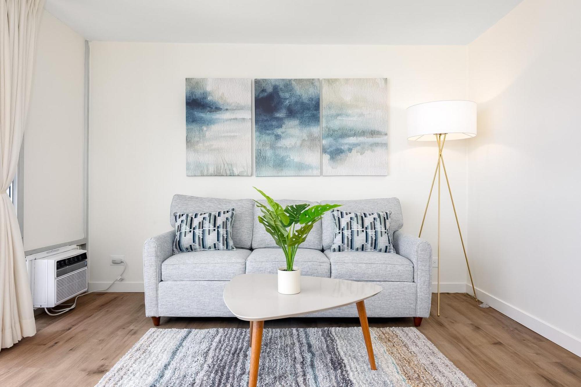 Apartment Newly Renovated With Rooftop Pool & Near Waikiki Beach!