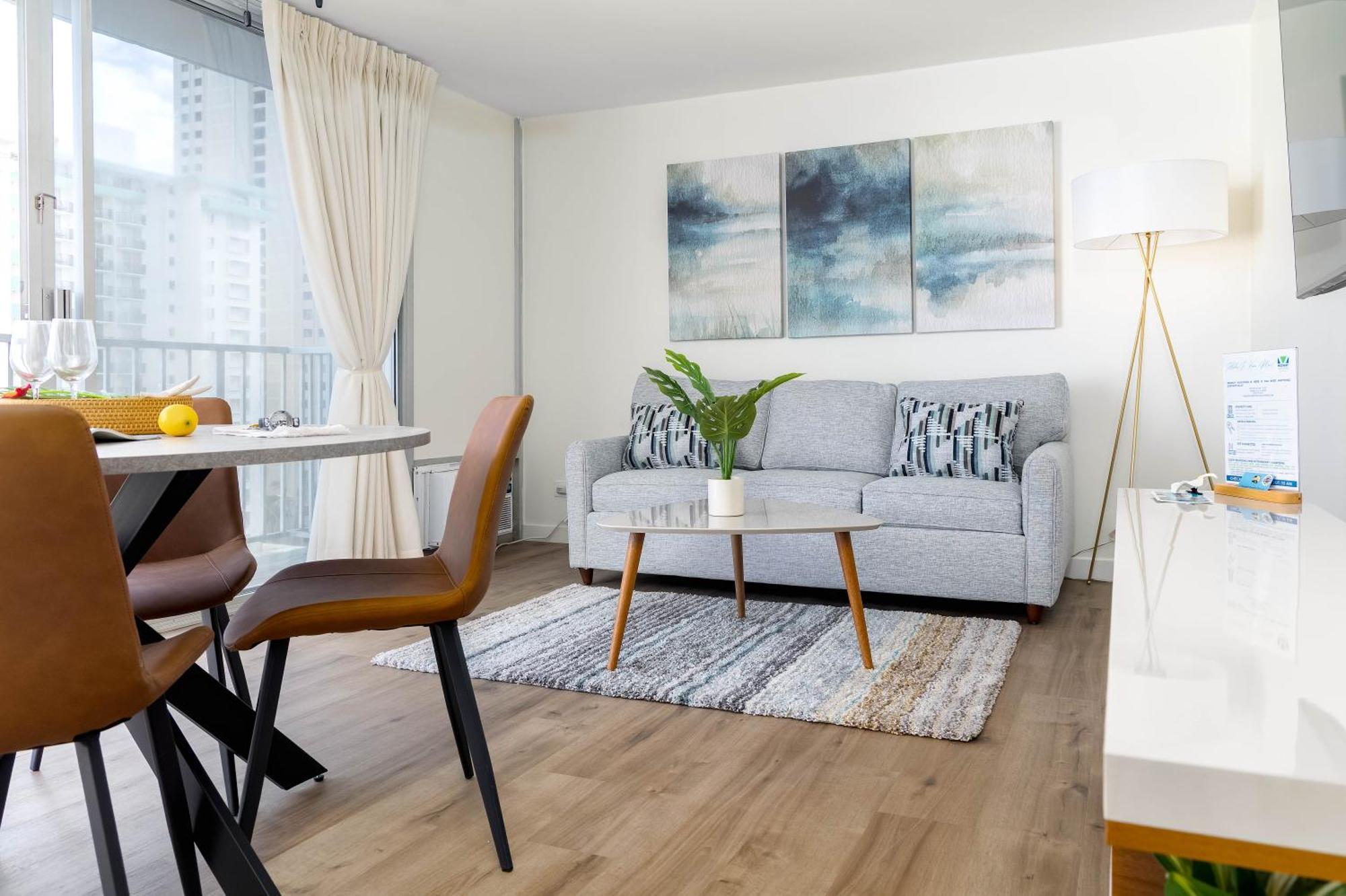 Newly Renovated With Rooftop Pool & Near Waikiki Beach! Apartment *