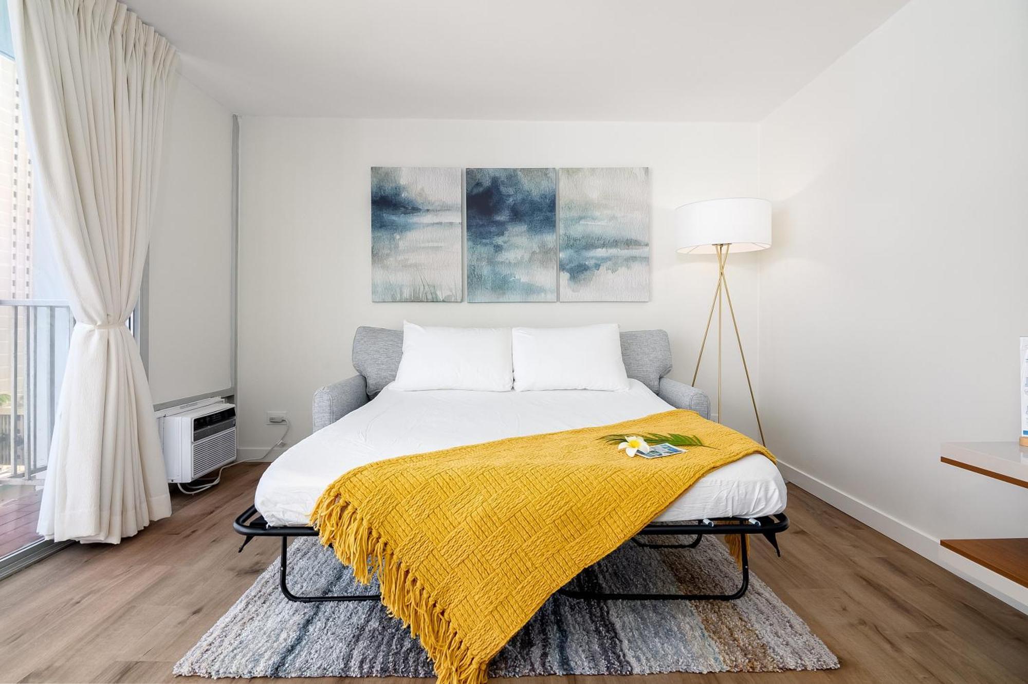 Newly Renovated With Rooftop Pool & Near Waikiki Beach!