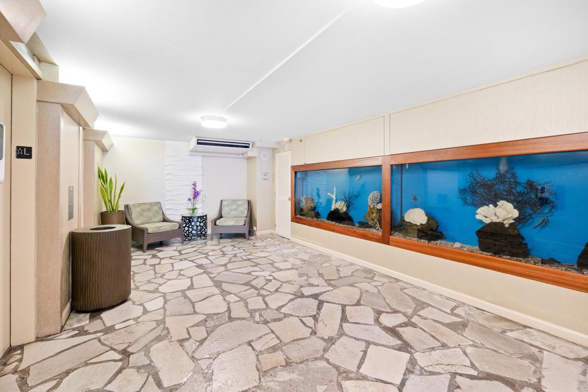 Newly Renovated With Rooftop Pool & Near Waikiki Beach! Honolulu