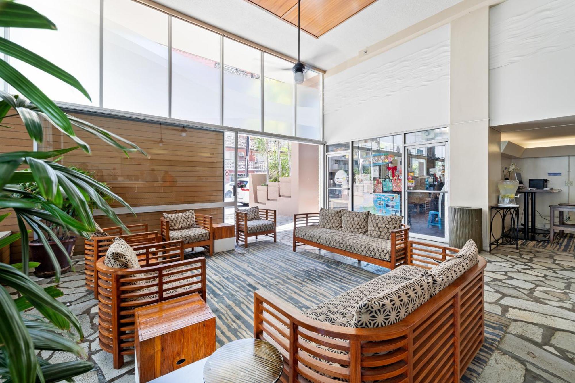 Newly Renovated With Rooftop Pool & Near Waikiki Beach! Apartment Honolulu