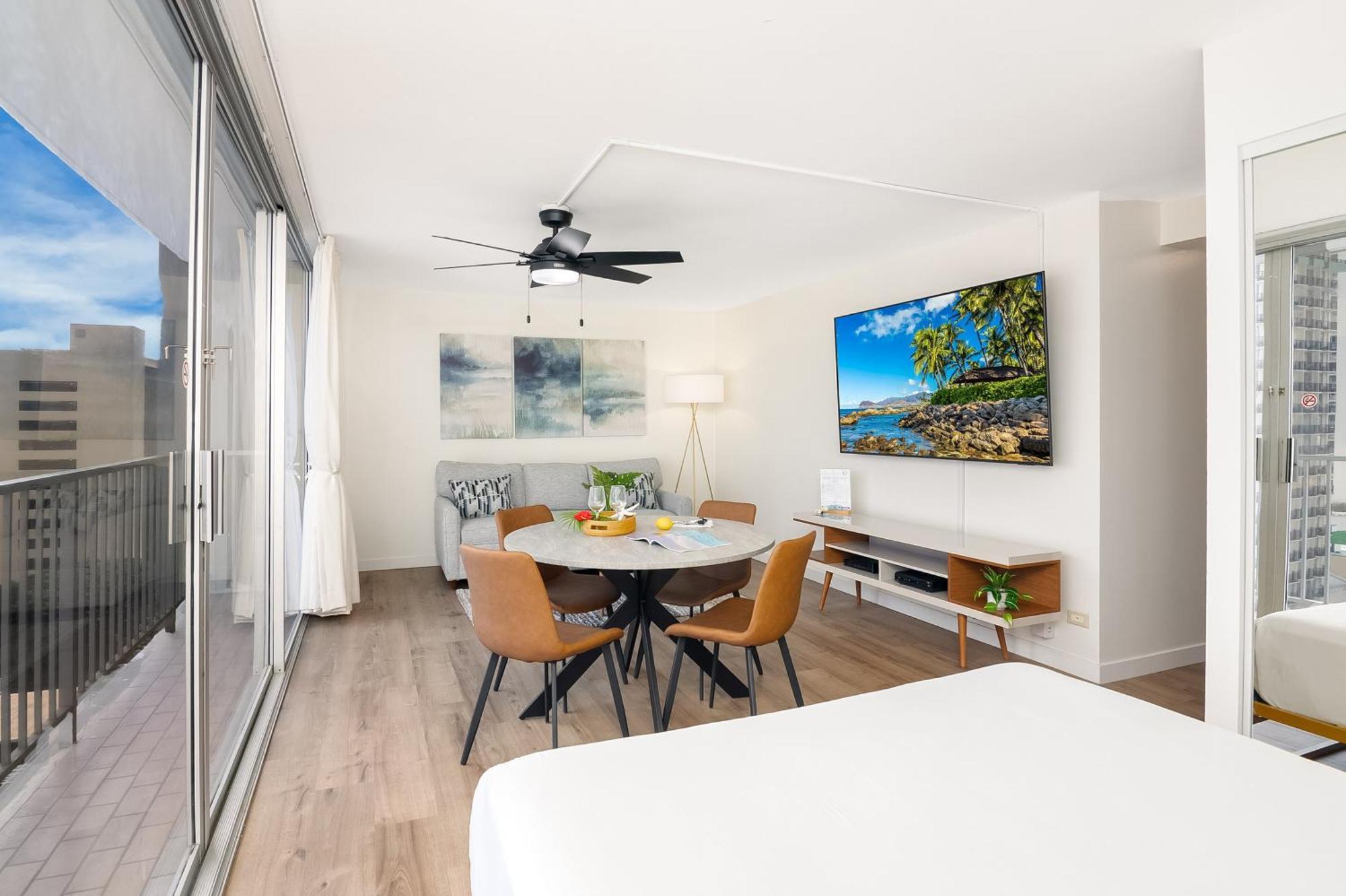 Newly Renovated With Rooftop Pool & Near Waikiki Beach! Apartment