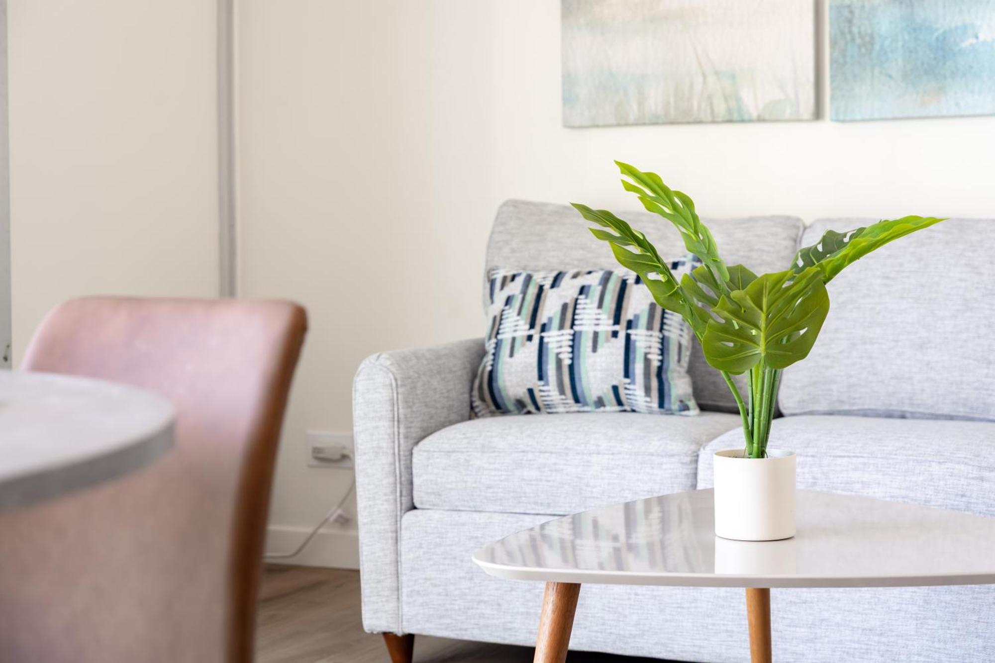 Apartment Newly Renovated With Rooftop Pool & Near Waikiki Beach!